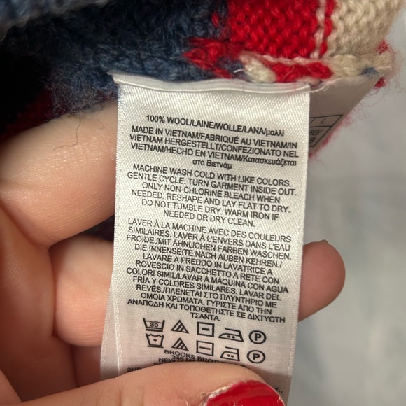 Vintage-Inspired Tennis V-Neck Sweater - Picture 5 of 5